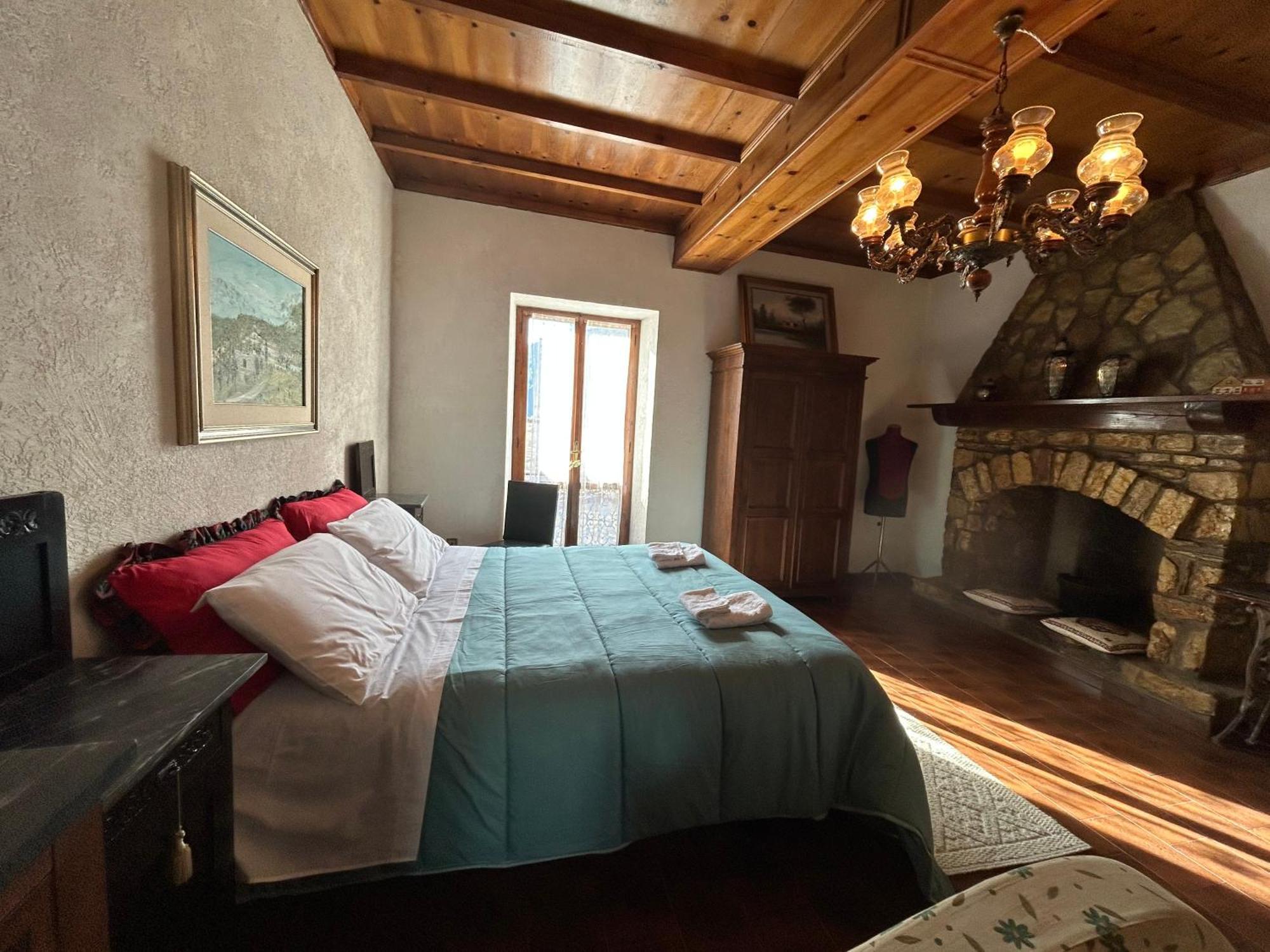 Appartamento Storico A Valle San Martino Di Spoleto Exterior foto