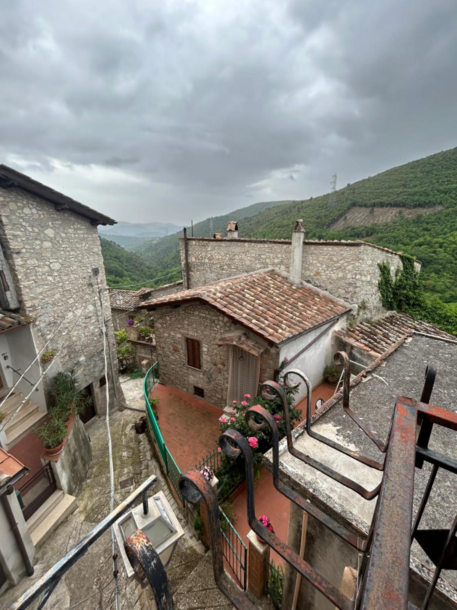 Appartamento Storico A Valle San Martino Di Spoleto Exterior foto
